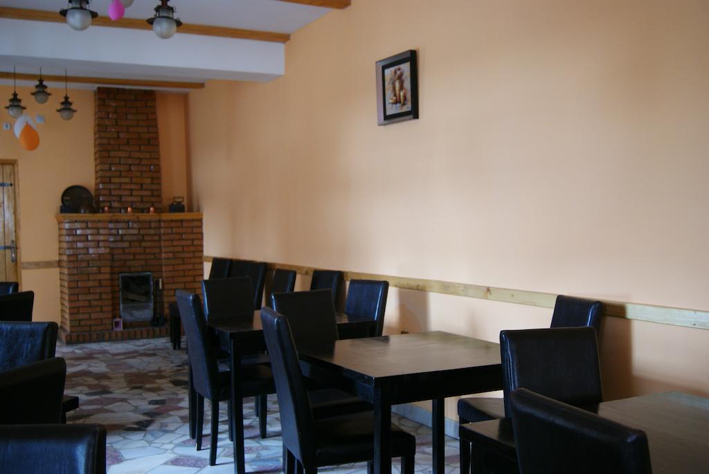 Pensiunea Bujorul Comana Extérieur photo