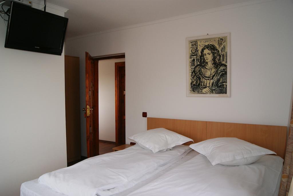 Pensiunea Bujorul Comana Extérieur photo